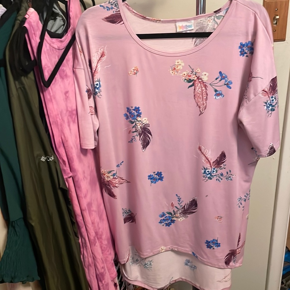 EUC pink feather print LuLaroe Irma size M